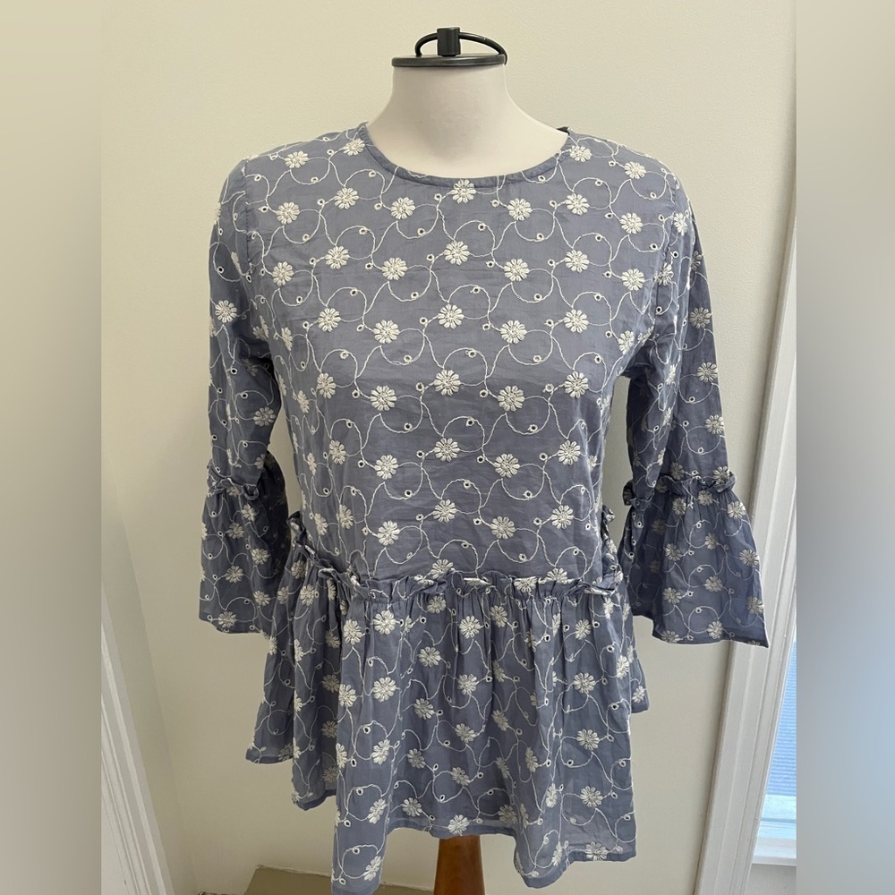 Blue Vanilla embroidered eyelet ladies top size medium